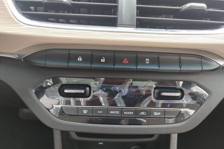 Used Baojun 360 2018 1.5L Automatic Luxury Version China V Interior 3