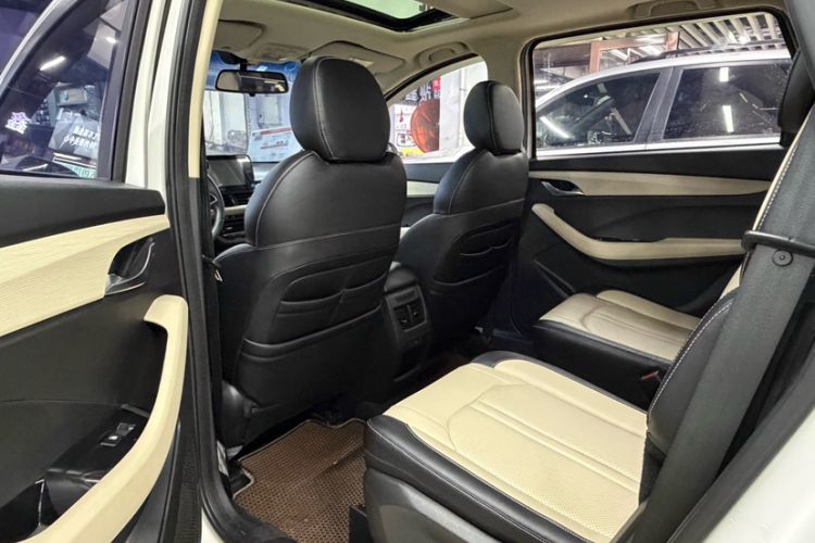 Used Baojun 360 2018 1.5L Automatic Luxury Version China V Interior 4
