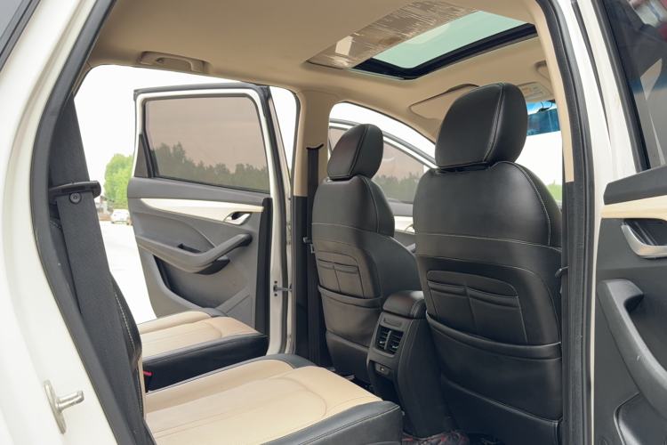 Used Baojun 360 2018 1.5L Automatic Luxury Version China V Interior 4