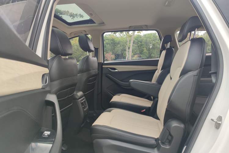 Used Baojun 360 2018 1.5L Automatic Luxury Version China V Interior 7