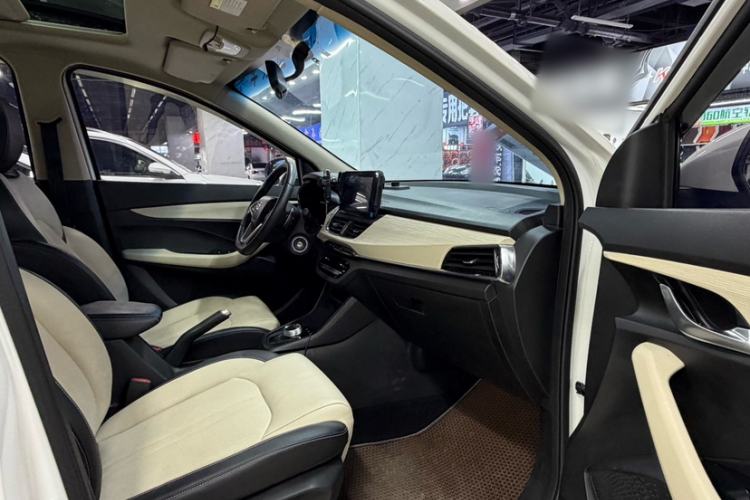 Used Baojun 360 2018 1.5L Automatic Luxury Version China V Interior 8