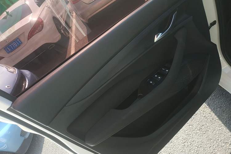 Used Baojun 360 2018 1.5L Manual Elite Version National V Left Front Door Interior