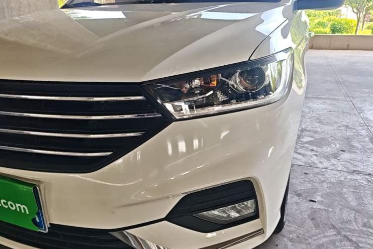 Used Baojun 360 2018 1.5L Manual Elite Version National V Left Front Headlight