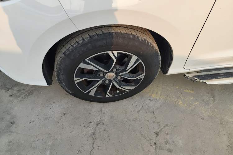 Used Baojun 360 2018 1.5L Automatic Luxury Version China V Left Front Wheel Hub