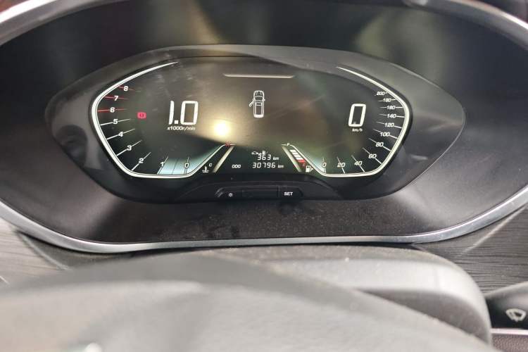 Used Baojun 360 2018 1.5L Manual Elite Version National V Odometer Close Up