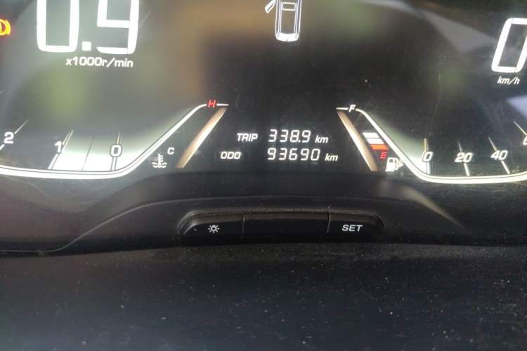 Used Baojun 360 2018 1.5L Manual Elite Version National V Odometer Close Up