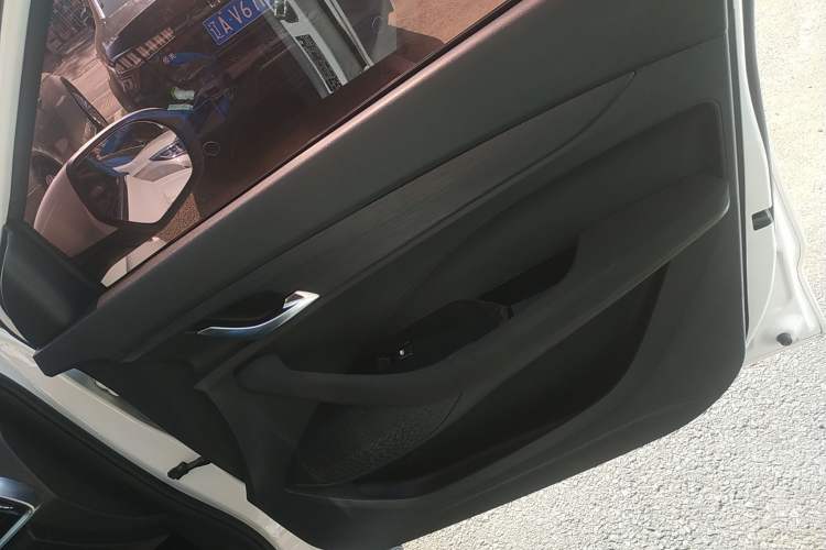 Used Baojun 360 2018 1.5L Manual Elite Version National V Right Front Door Interior