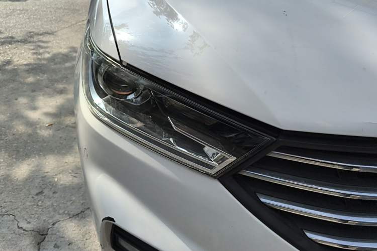 Used Baojun 360 2018 1.5L Automatic Luxury Version China V Right Front Headlight