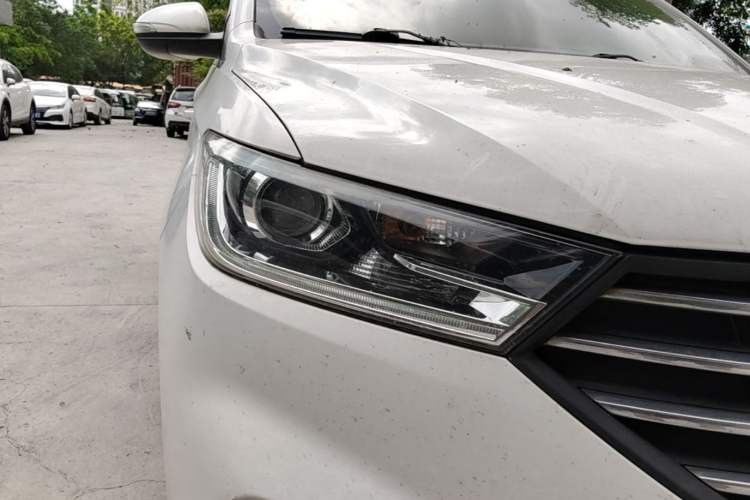 Used Baojun 360 2018 1.5L Automatic Elite Version National V Right Front Headlight