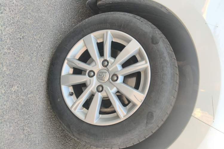 Used Baojun 360 2018 1.5L Manual Elite Version National V Right Front Wheel Hub