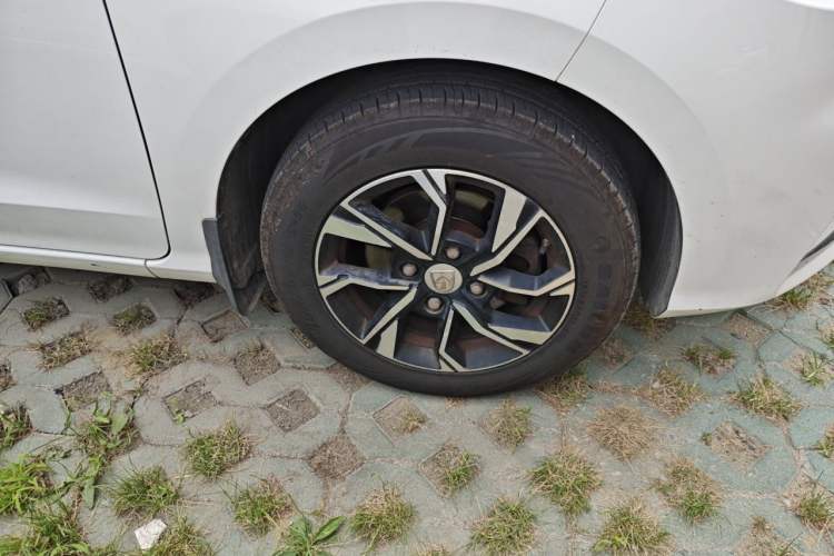 Used Baojun 360 2018 1.5L Automatic Luxury Version China V Right Front Wheel Hub