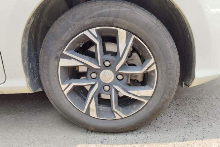 Used Baojun 360 2018 1.5L Automatic Luxury Version China V Right Front Wheel Hub