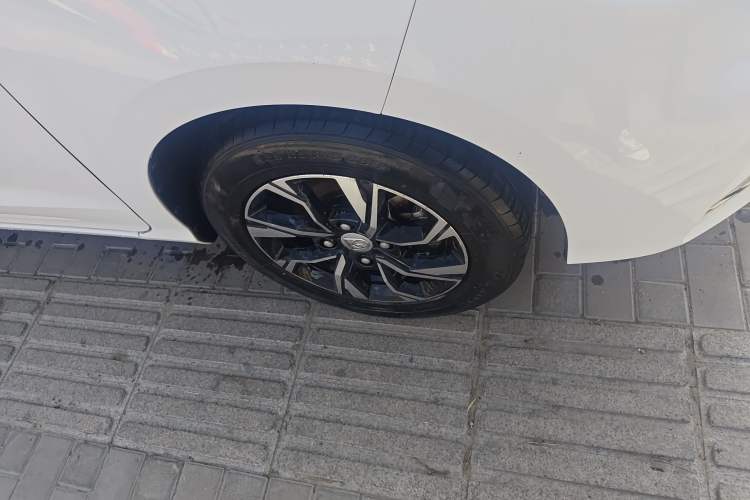 Used Baojun 360 2018 1.5L Automatic Luxury Version China V Right Front Wheel Hub