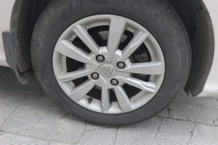 Used Baojun 360 2018 1.5L Manual Elite Version National V Right Front Wheel Hub