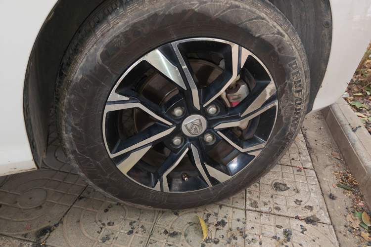 Used Baojun 360 2018 1.5L Manual Luxury Edition China V Right Front Wheel Hub