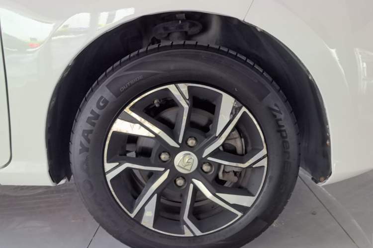 Used Baojun 360 2018 1.5L Automatic Luxury Version China V Right Rear Wheel Hub