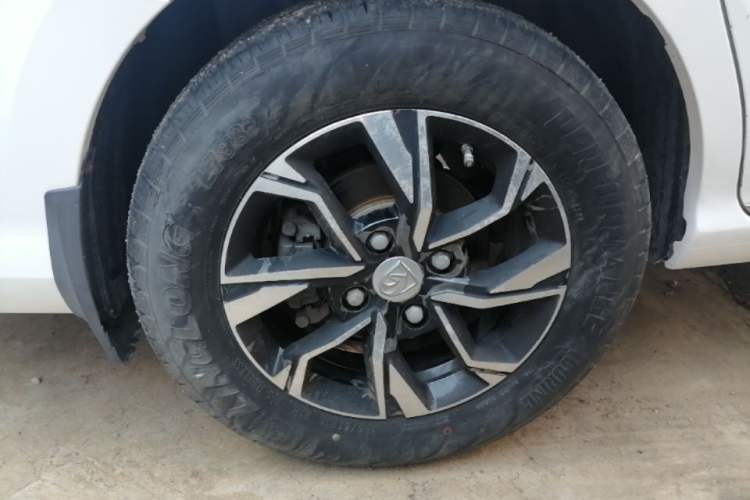 Used Baojun 360 2018 1.5L Automatic Luxury Version China V Right Rear Wheel Hub