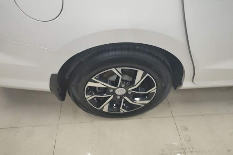 Used Baojun 360 2018 1.5L Automatic Luxury Version China V Right Rear Wheel Hub