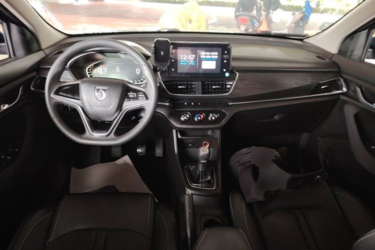 Used Baojun 360 2019 1.5L Manual Elite Version China VI Center Console