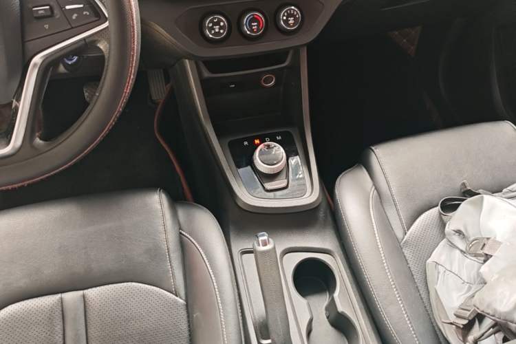 Used Baojun 360 2019 1.5L Automatic Elite Version China VI Gear Lever