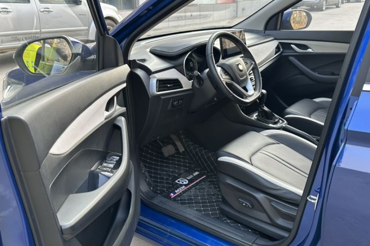 Used Baojun 360 2019 1.5L CVT Luxury Model China VI Emission Standard Interior 1