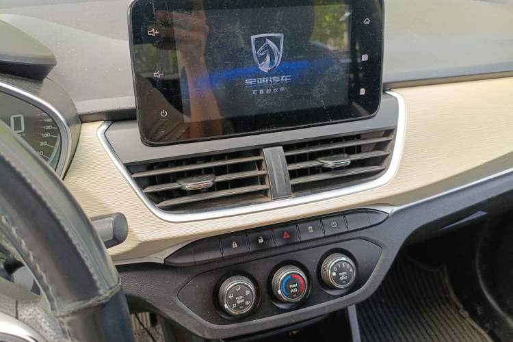 Used Baojun 360 2019 1.5L CVT Elite Version China VI Audio And AC Panel
