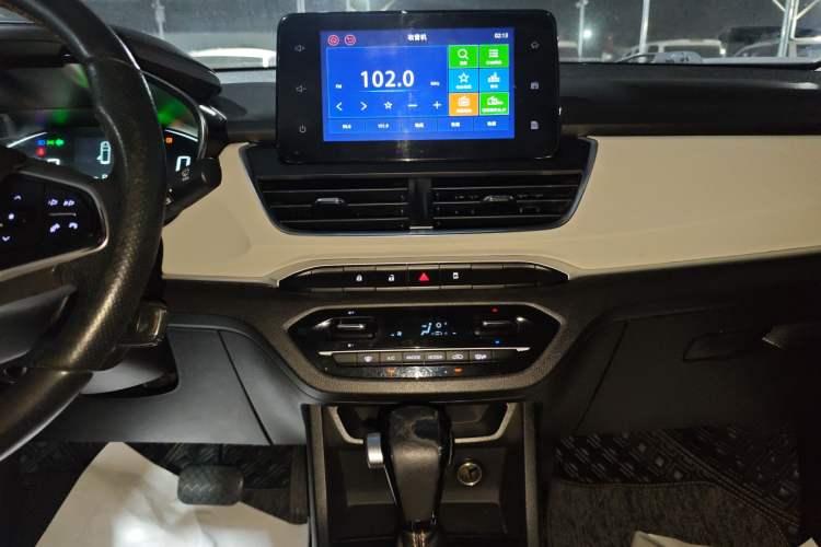 Used Baojun 360 2019 1.5L CVT Luxury Model China VI Emission Standard Audio And AC Panel