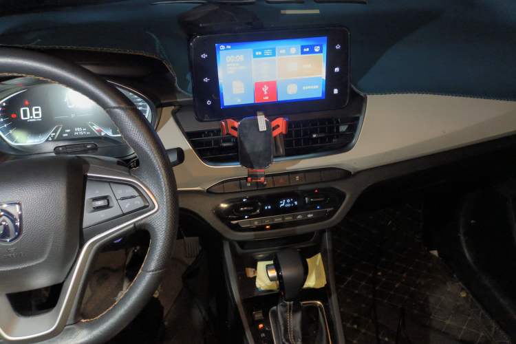Used Baojun 360 2019 1.5L CVT Luxury Model China VI Emission Standard Audio And AC Panel