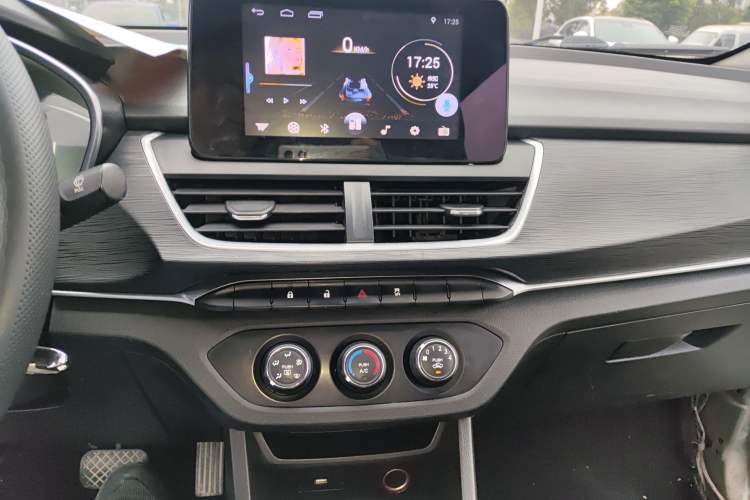 Used Baojun 360 2019 1.5L Automatic Elite Version China VI Audio And AC Panel