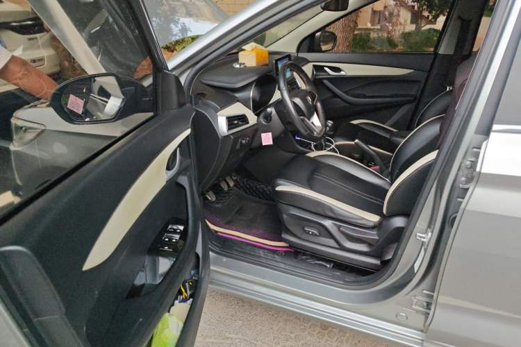 Used Baojun 360 2019 Revised Version 1.5L Manual Luxury Edition China VI Driver Seat
