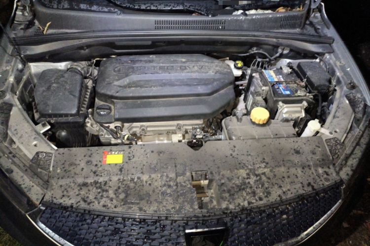 Used Baojun 360 2019 1.5L CVT Luxury Model China VI Emission Standard Engine Bay