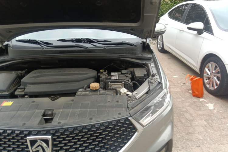Used Baojun 360 2019 1.5L CVT Elite Version China VI Engine Bay Left