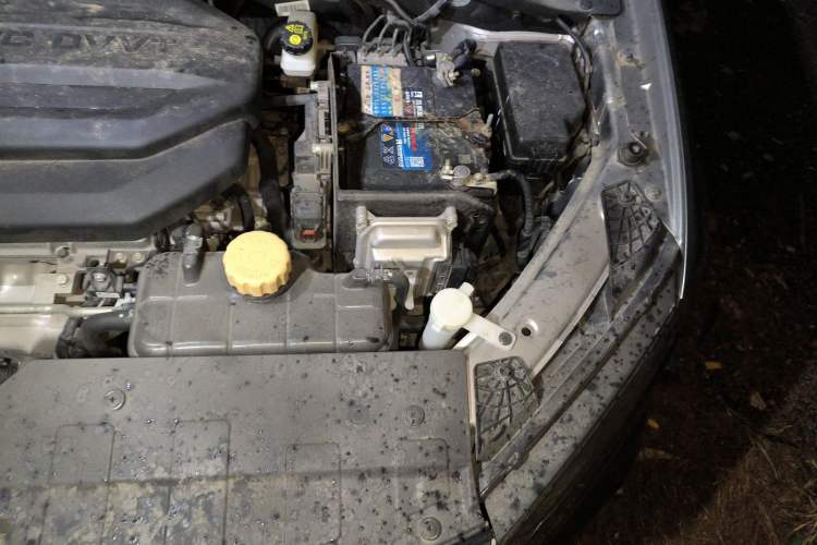 Used Baojun 360 2019 1.5L CVT Luxury Model China VI Emission Standard Engine Bay Left
