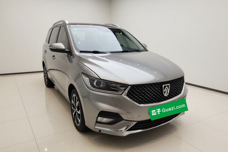 Used Baojun 360 2019 Revised Version 1.5L Manual Luxury Edition China VI Front Right 45 Deg