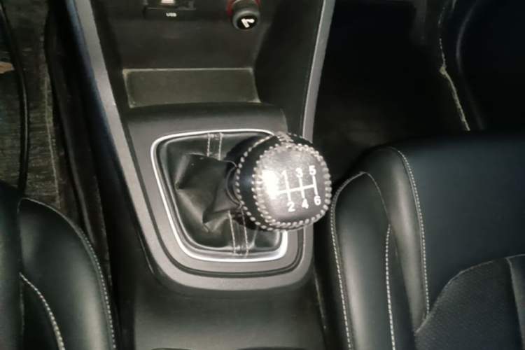Used Baojun 360 2019 1.5L Manual Elite Version China VI Gear Lever
