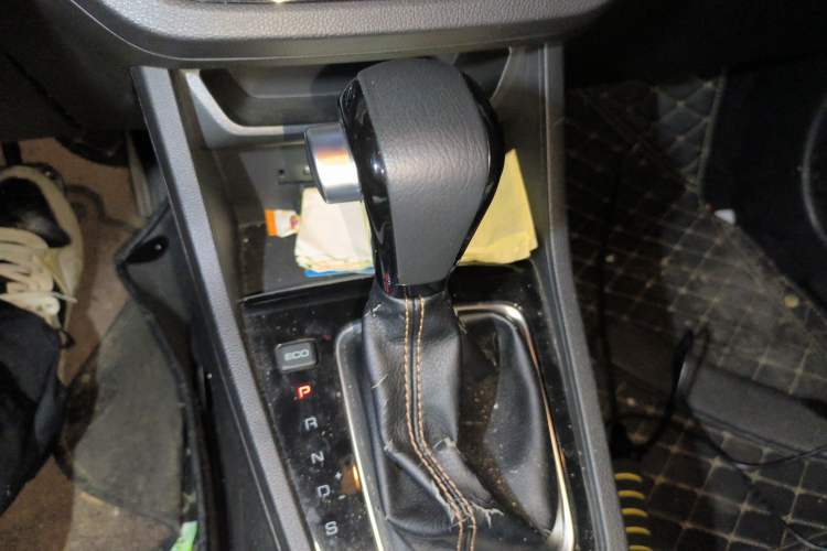 Used Baojun 360 2019 1.5L CVT Luxury Model China VI Emission Standard Gear Lever