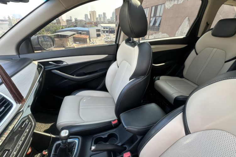 Used Baojun 360 2019 1.5L Manual Luxury Version China VI Interior 1