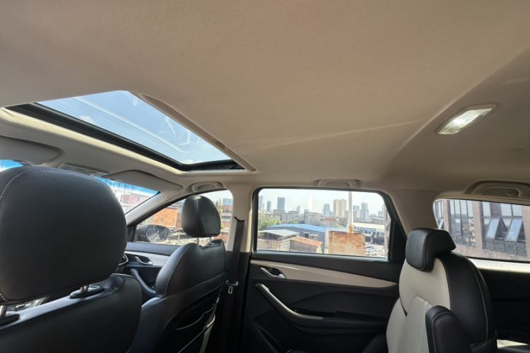 Used Baojun 360 2019 1.5L Manual Luxury Version China VI Interior 11
