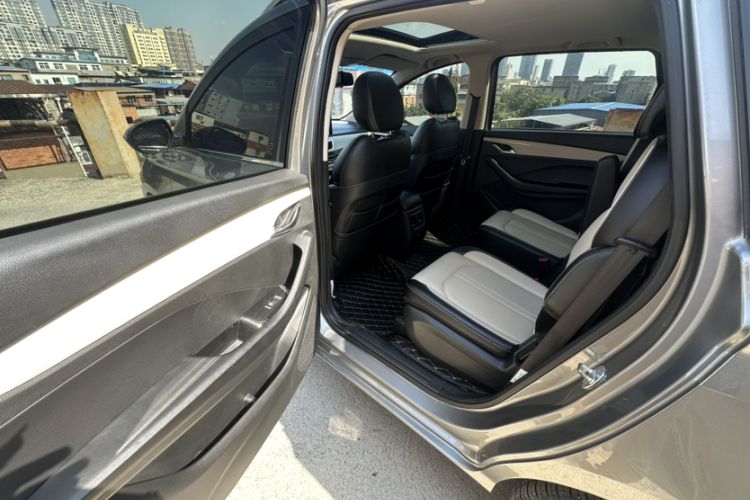 Used Baojun 360 2019 1.5L Manual Luxury Version China VI Interior 14