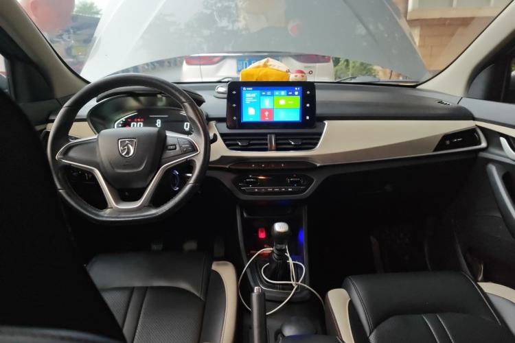 Used Baojun 360 2019 Revised Version 1.5L Manual Luxury Edition China VI Interior 2
