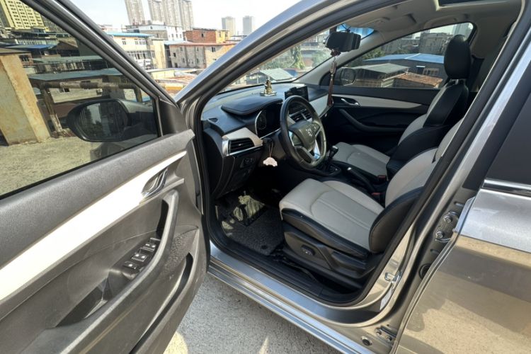 Used Baojun 360 2019 1.5L Manual Luxury Version China VI Interior 9