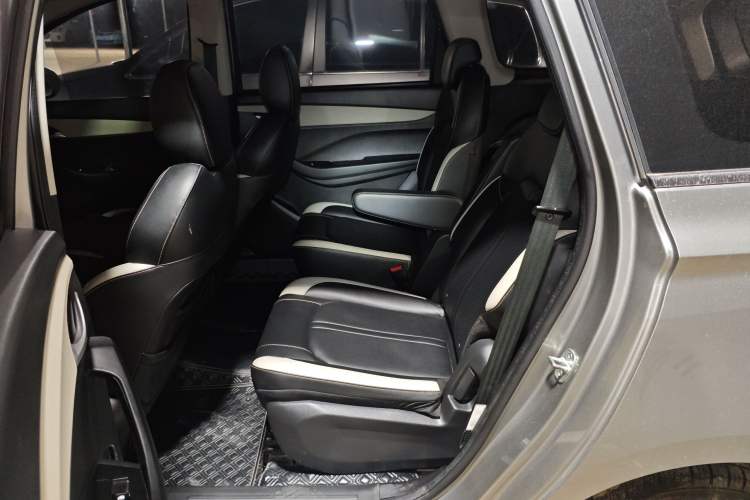 Used Baojun 360 2019 1.5L CVT Luxury Model China VI Emission Standard Left Rear Seat