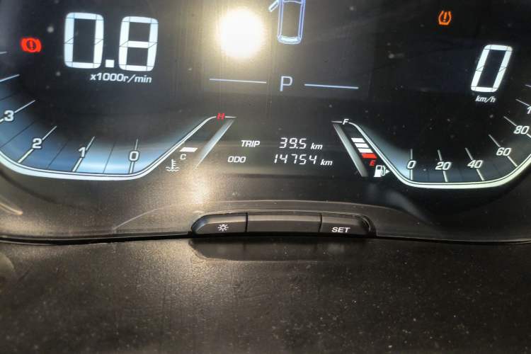 Used Baojun 360 2019 1.5L CVT Luxury Model China VI Emission Standard Odometer Close Up