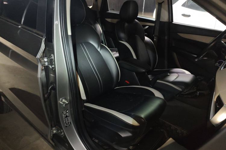 Used Baojun 360 2019 1.5L CVT Luxury Model China VI Emission Standard Right Front Seat