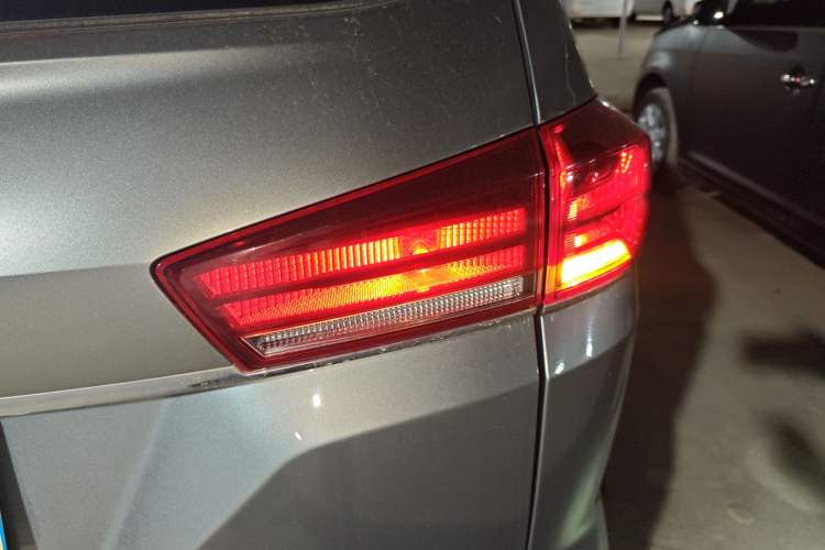 Used Baojun 360 2019 1.5L CVT Luxury Model China VI Emission Standard Right Rear Taillight