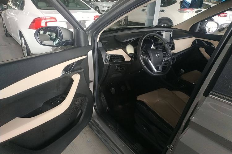 Used Baojun 360 2019 1.5L Manual Luxury Version China VI Driver Seat