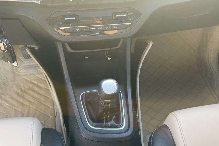 Used Baojun 360 2019 1.5L Manual Luxury Version China VI Gear Lever