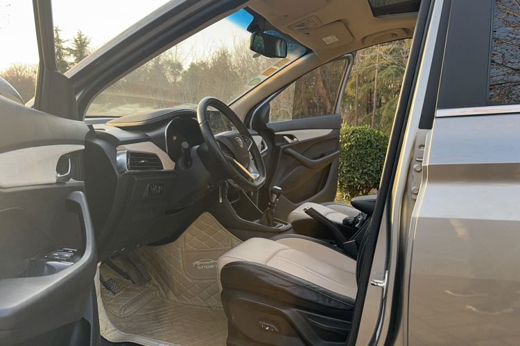 Used Baojun 360 2019 1.5L Manual Luxury Version China VI Interior 1