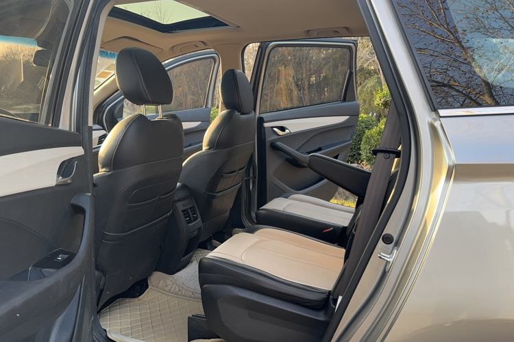 Used Baojun 360 2019 1.5L Manual Luxury Version China VI Interior 2