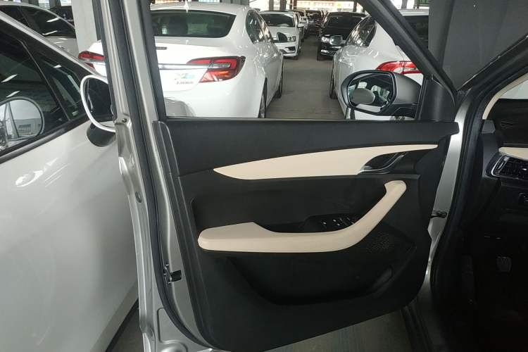 Used Baojun 360 2019 1.5L Manual Luxury Version China VI Left Front Door Interior